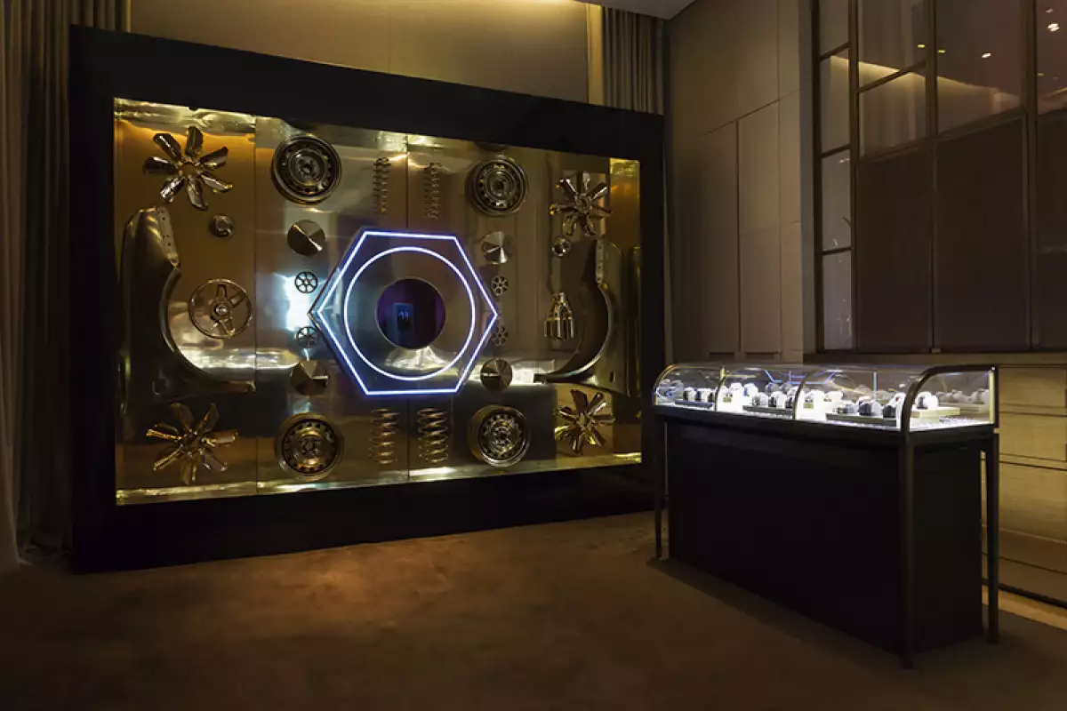 cartier_precious_garage_3