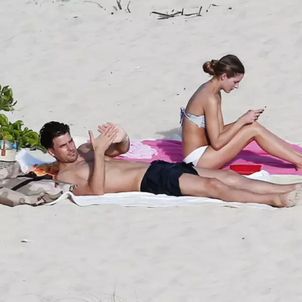 Olivia y su novio disfrutaron descansando en la arena para después regresar a casa.