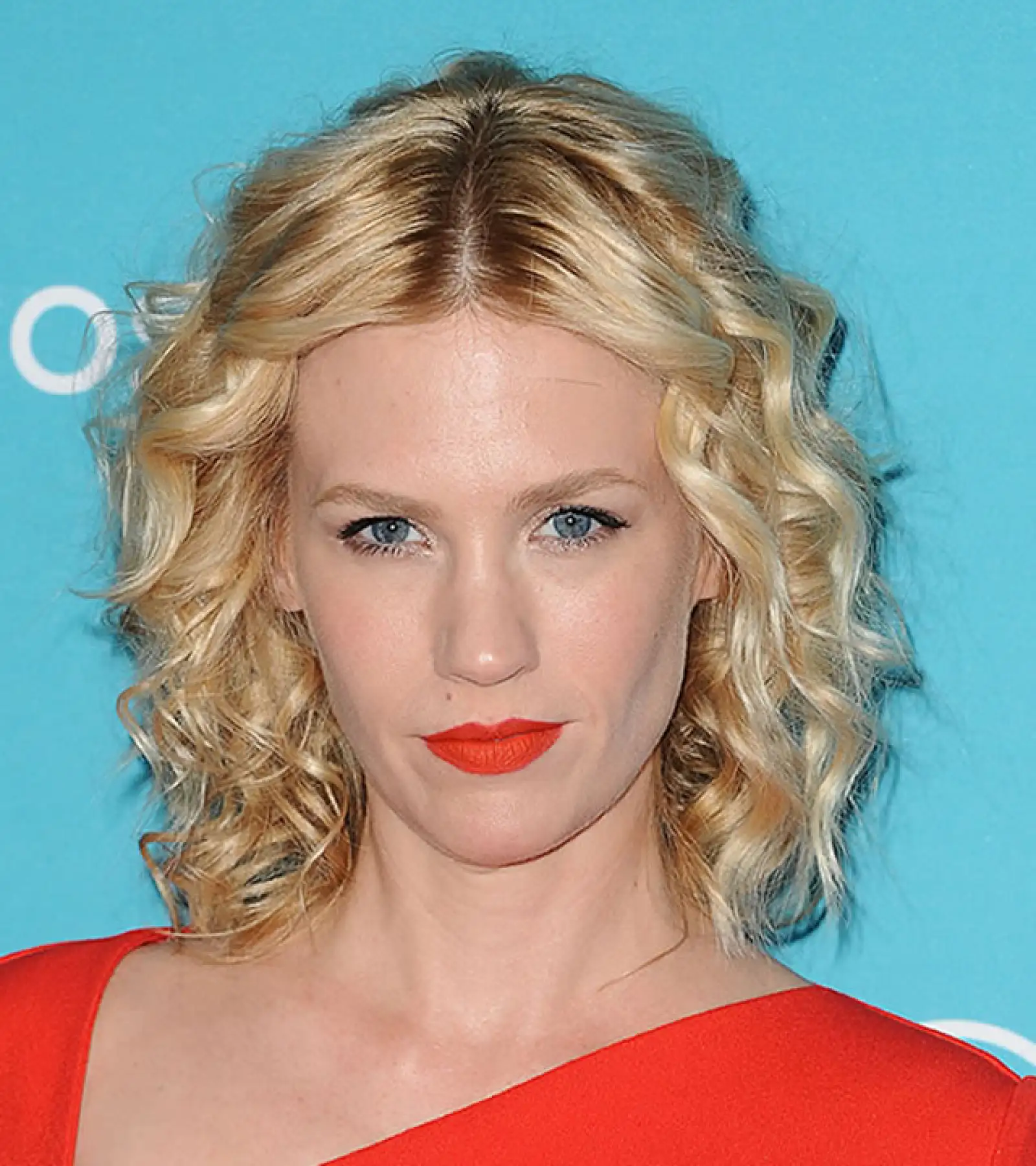 La actriz January Jones se pintó el pelo de un rosa muy sutil la semana pasada.