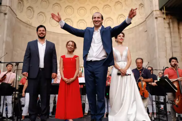 "Opera Italiana Is In The Air" Returns To Central Park's Naumburg Bandshell
