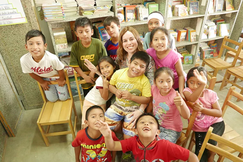 Entrevistamos a Michal Berg, creadora del programa "Espiritualidad para niños". Cónoce la importancia de educar a tus hijos por medio de emociones.