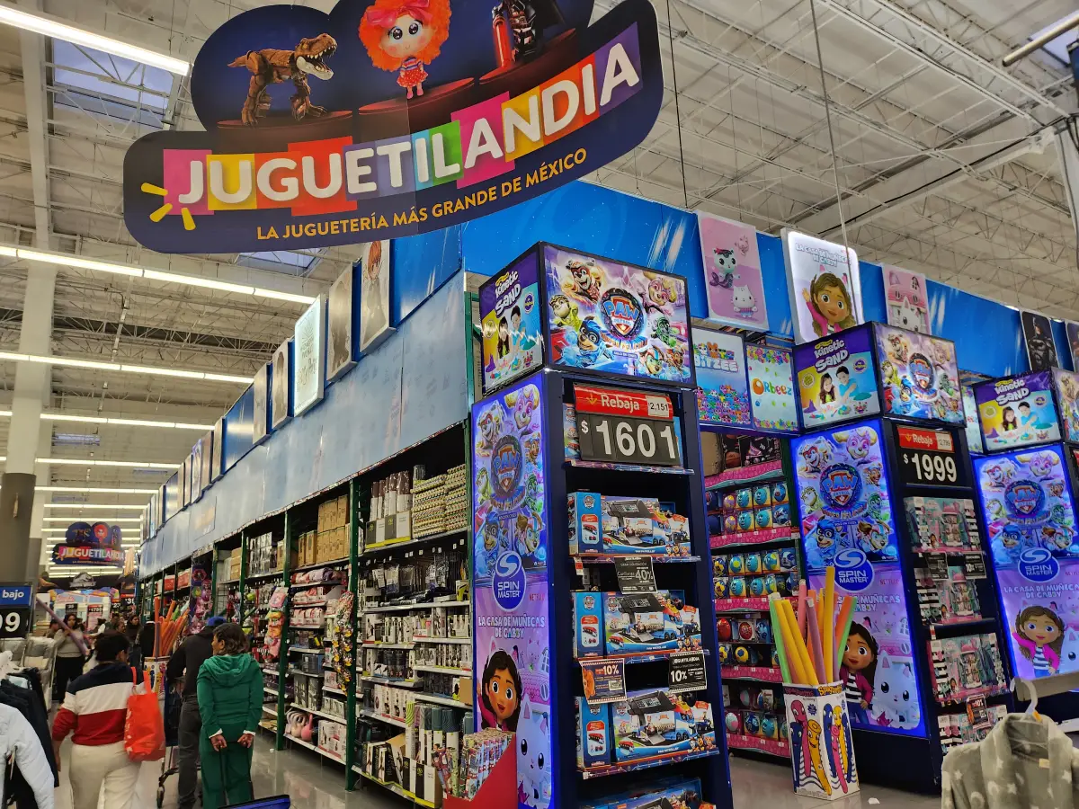 Santa Claus y los Reyes Magos buscan juguetes en vez de gadgets