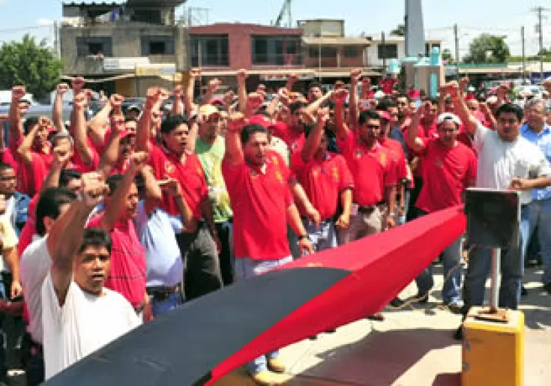 La sección 271 del Sindicato Minero, rechaza la oferta de Arcelor Mittal de un incremento del 7% para que 3,750 trabajadores sindicalizados vuelvan a trabajar. (Foto: NTX)