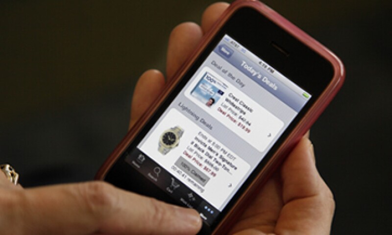 La utilidad de los teléfonos inteligentes es también un atractivo para los criminales. (Foto: AP)