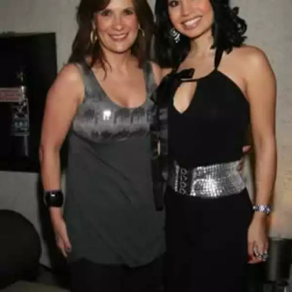 Fernanda Familiar presenta su programa