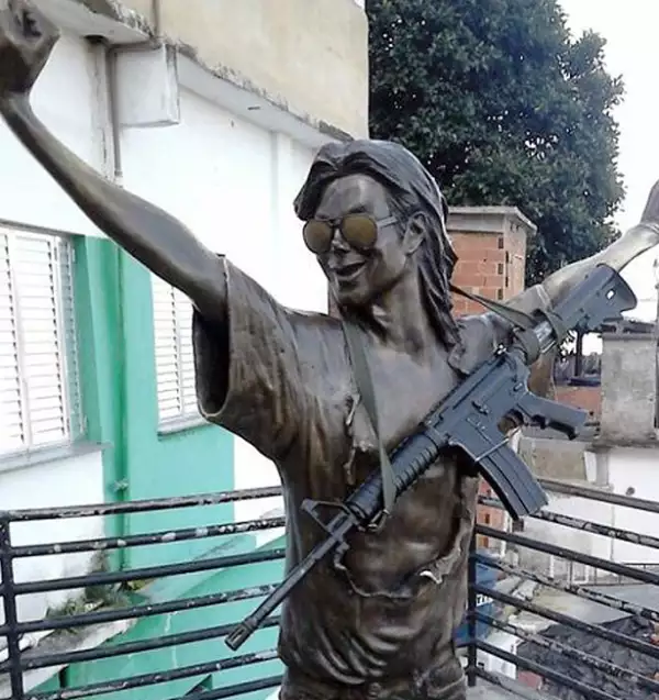 Estatua de Michael Jackson