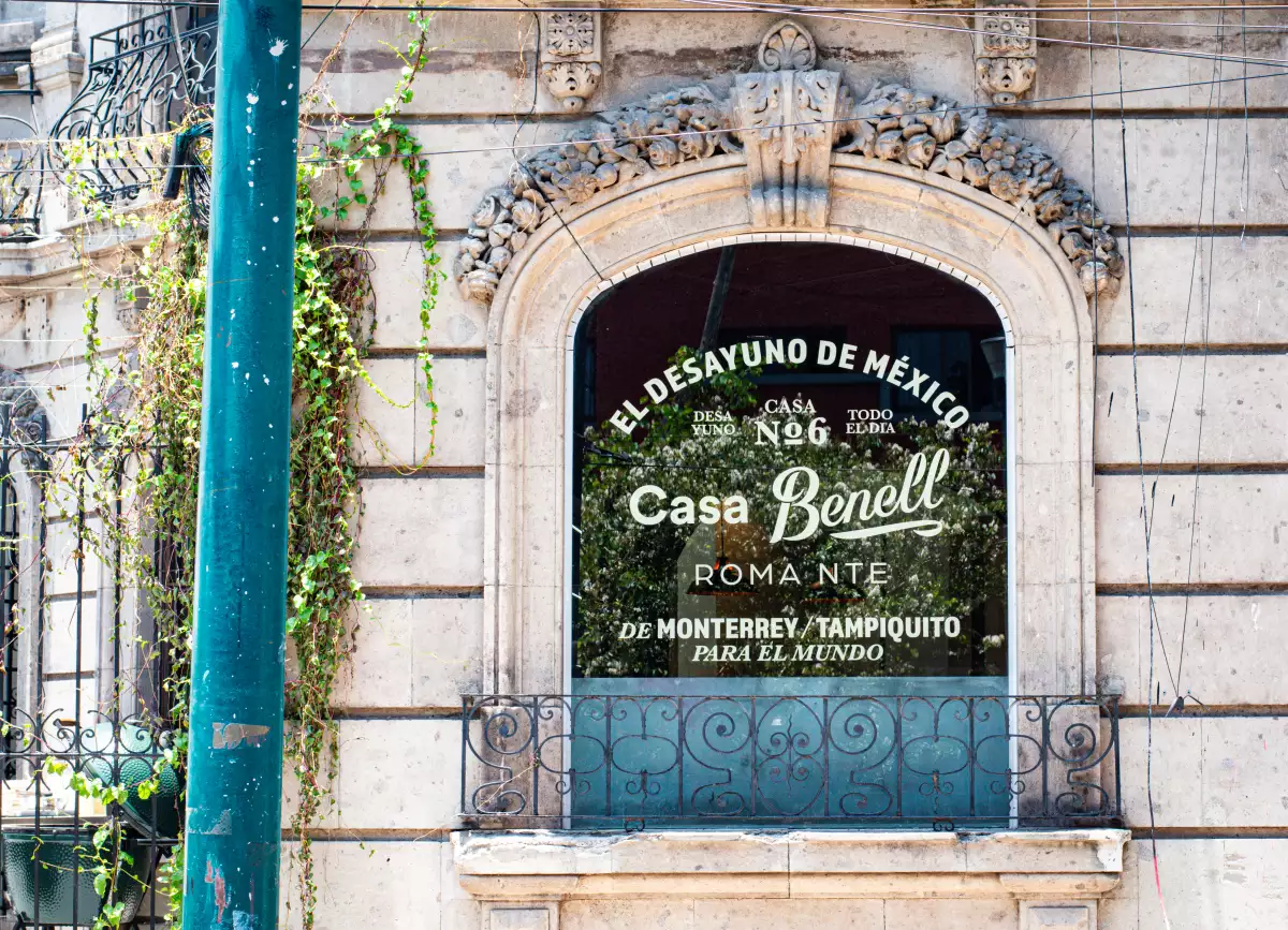 Foto de la fachada del restaurante Casa Benell, para desayunos en la Roma Norte de CDMX.