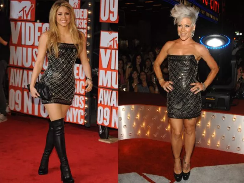 No sólo coincidieron en querer presumir la pierna sino también en la elección del vestido para la entrega de premios de los MTV.