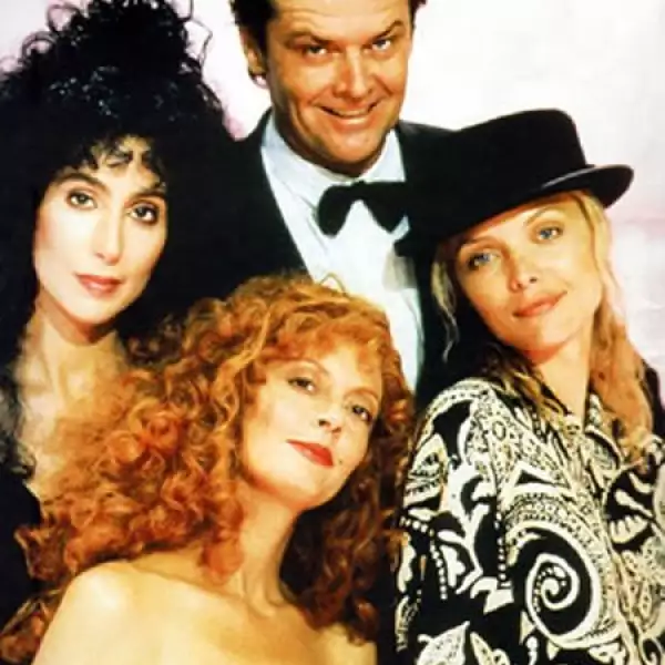 Susan Sarandon, Cher y Michelle Pfeiffer son posiblemente el trío de brujas más guapas que se hayan visto en pantalla, en la famosa película `Las brujas de Eastwick´.