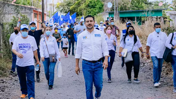 Miguel Ángel Yunes Márquez en campaña 