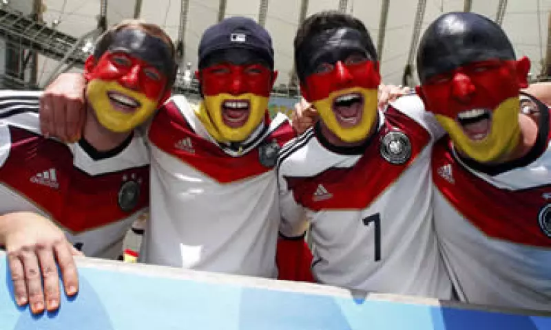 Las camisetas con tres estrellas podrían ser pronto de colección si Alemania alza la Copa el domingo. (Foto: Reuters)