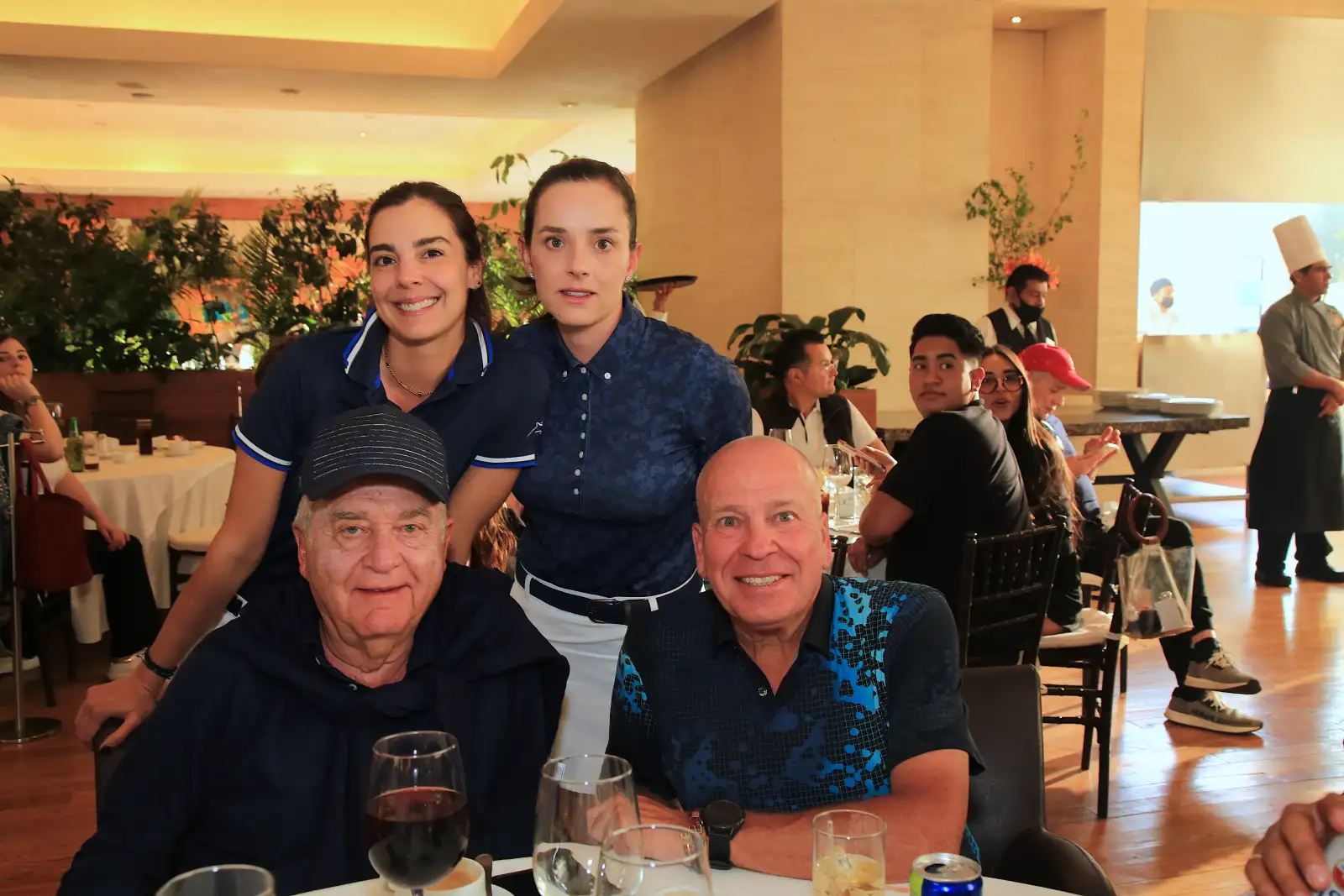 Verónica Antillon , Natalia y Roberto Isaac con Jorge Padilla 
