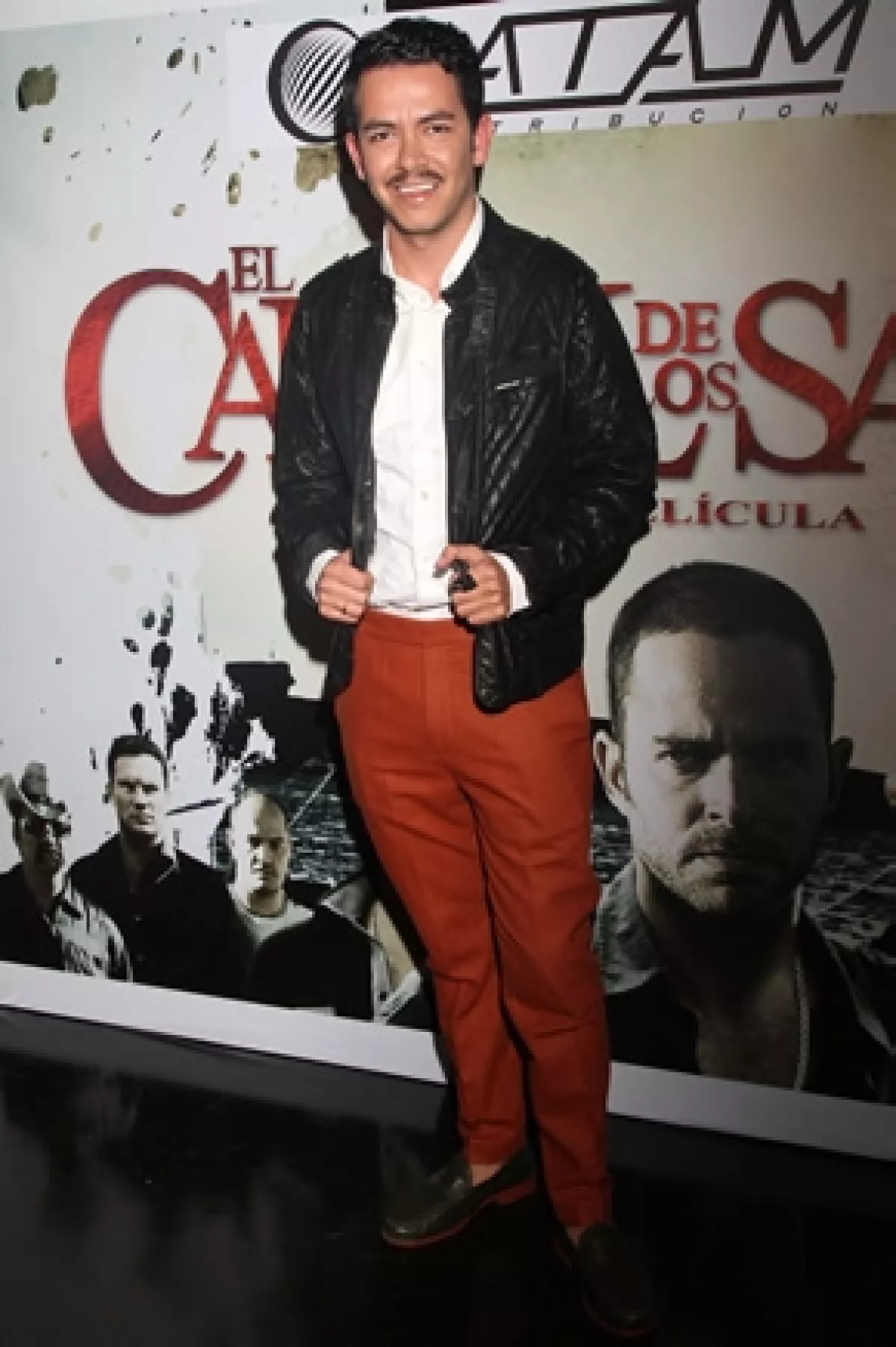 Manolo Caro tiene 28 años.