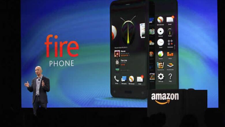 Amazon ingresa al negocio de los teléfonos móviles inteligentes al anunciar en Seattle el lanzamiento de su primer smartphone llamado Fire Phone.