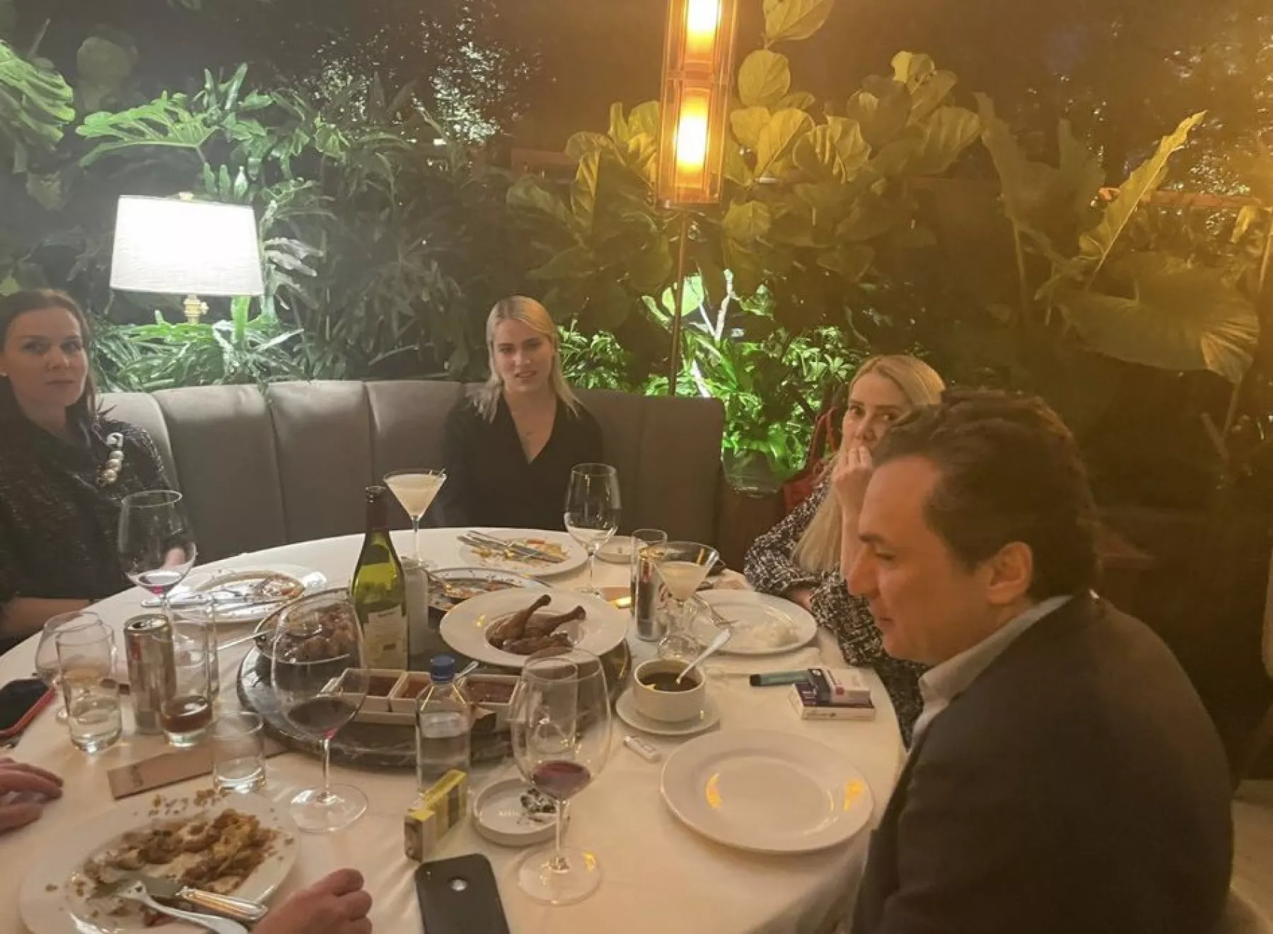 Emilio Lozoya en restaurante Hunan.jpeg