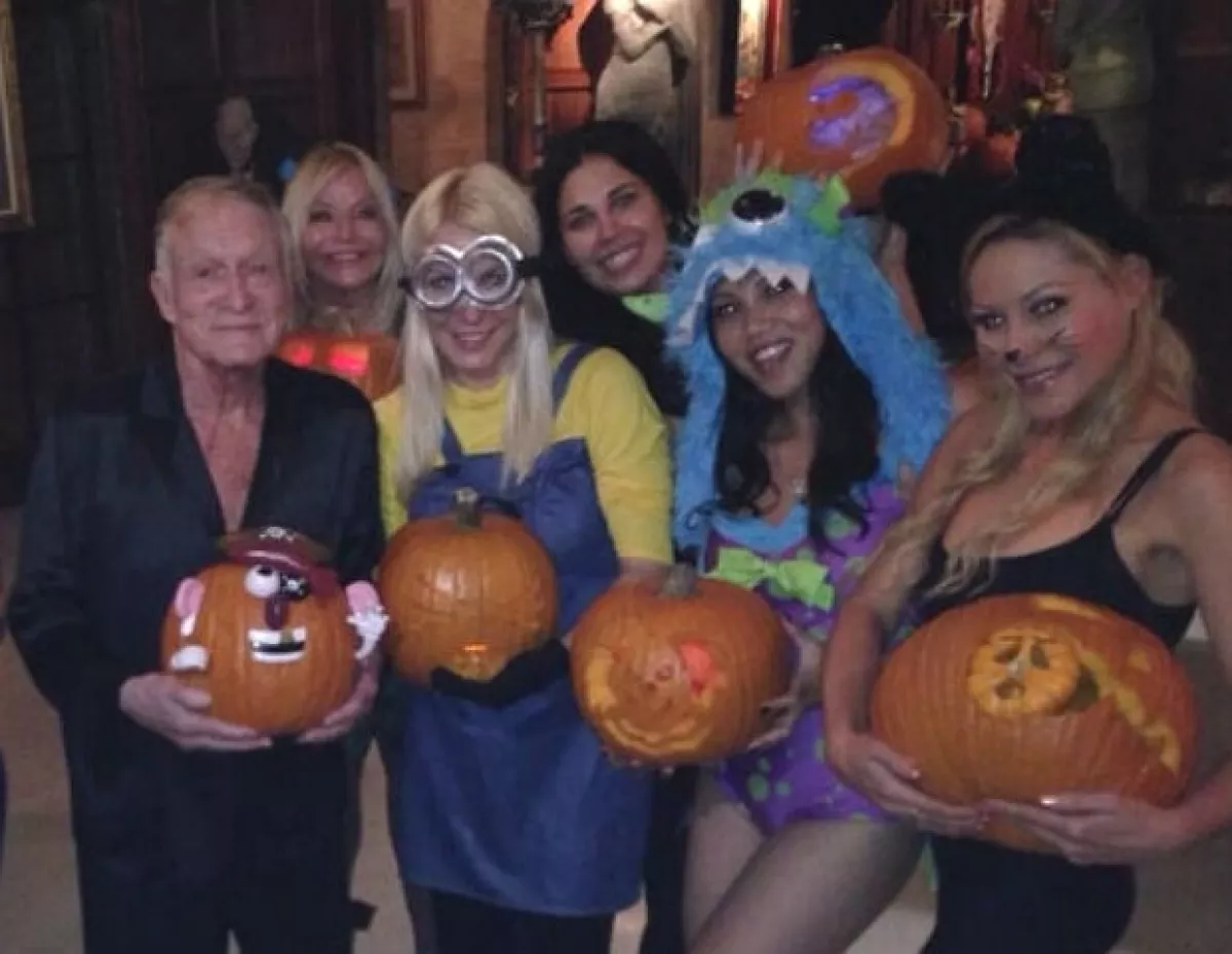 Crystal y Hugh celebraron Halloween con una fiesta entre amigos.