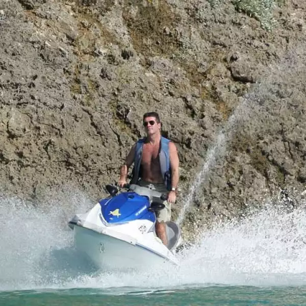 Simon Cowell, juez de `American Idol´, se fue de vacaciones a Barbados.