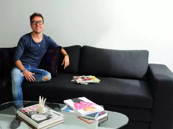 Ãlvaro Valadéz estudió una maestrÃa en moda en Marangoni, ParÃs.