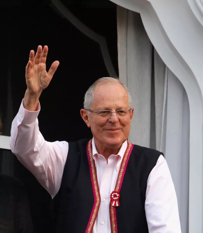Perú está a punto de conocer quién será su presidente; Kuczynski tiene 50.1% con el 99% de los votos contados.