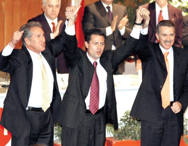 AMIGOS INCÓMODOS. Enrique Peña Nieto con Arturo Montiel (izq.) y Roberto Madrazo (der.) en 2005.