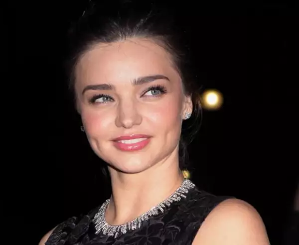 Aún en los grandes eventos, Miranda busca no excederse en el maquillaje, siempre opta por colores neutros.