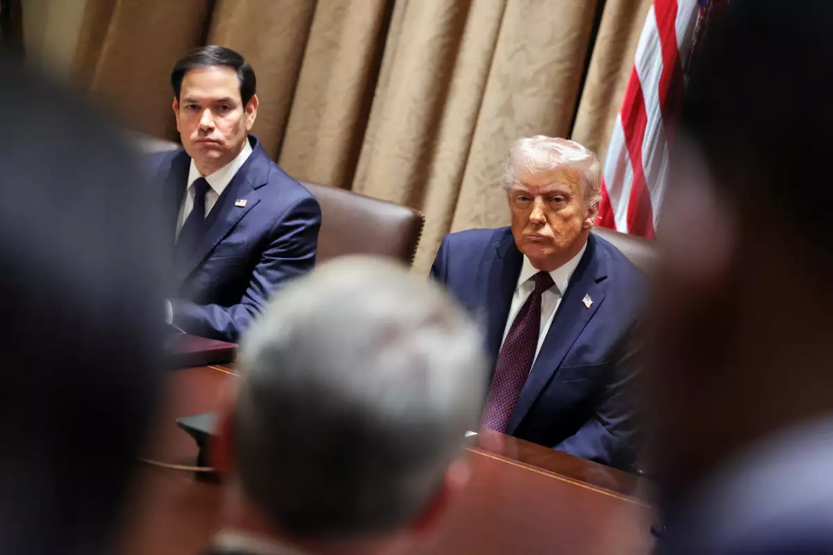 Trump habla con presidentes ejecutivos de GM y Ford sobre retraso en aranceles