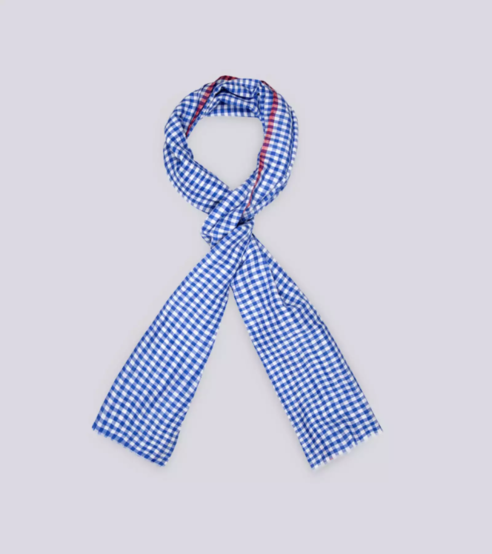No existe un accesorio más varonil y preppy. (Carolina Herrera, precio en punto de venta)