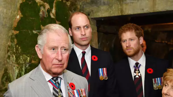 Rey Carlos III, príncipe William y príncipe Harry