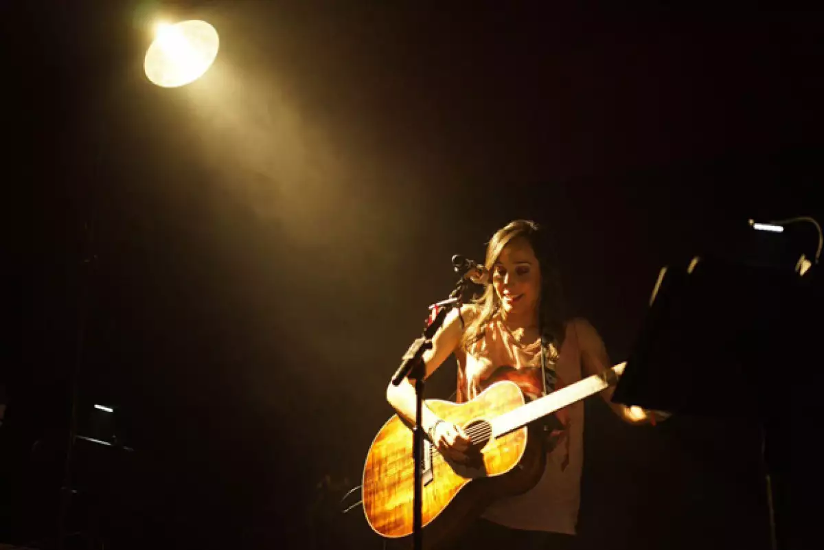 Las historias detrás de sus canciones serán un fuerte de su show.