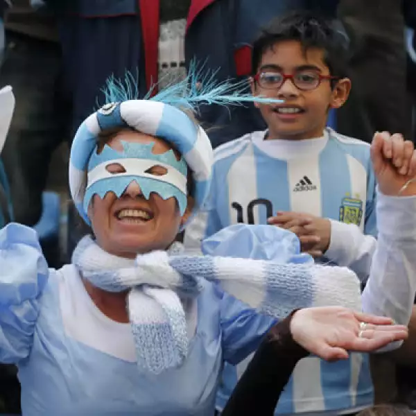 El triunfo futbolístico llega como un bálsamo a los argentinos, que han tenido meses difíciles en materia económica, con la inflación y el tipo de cambio como máximos problemas.