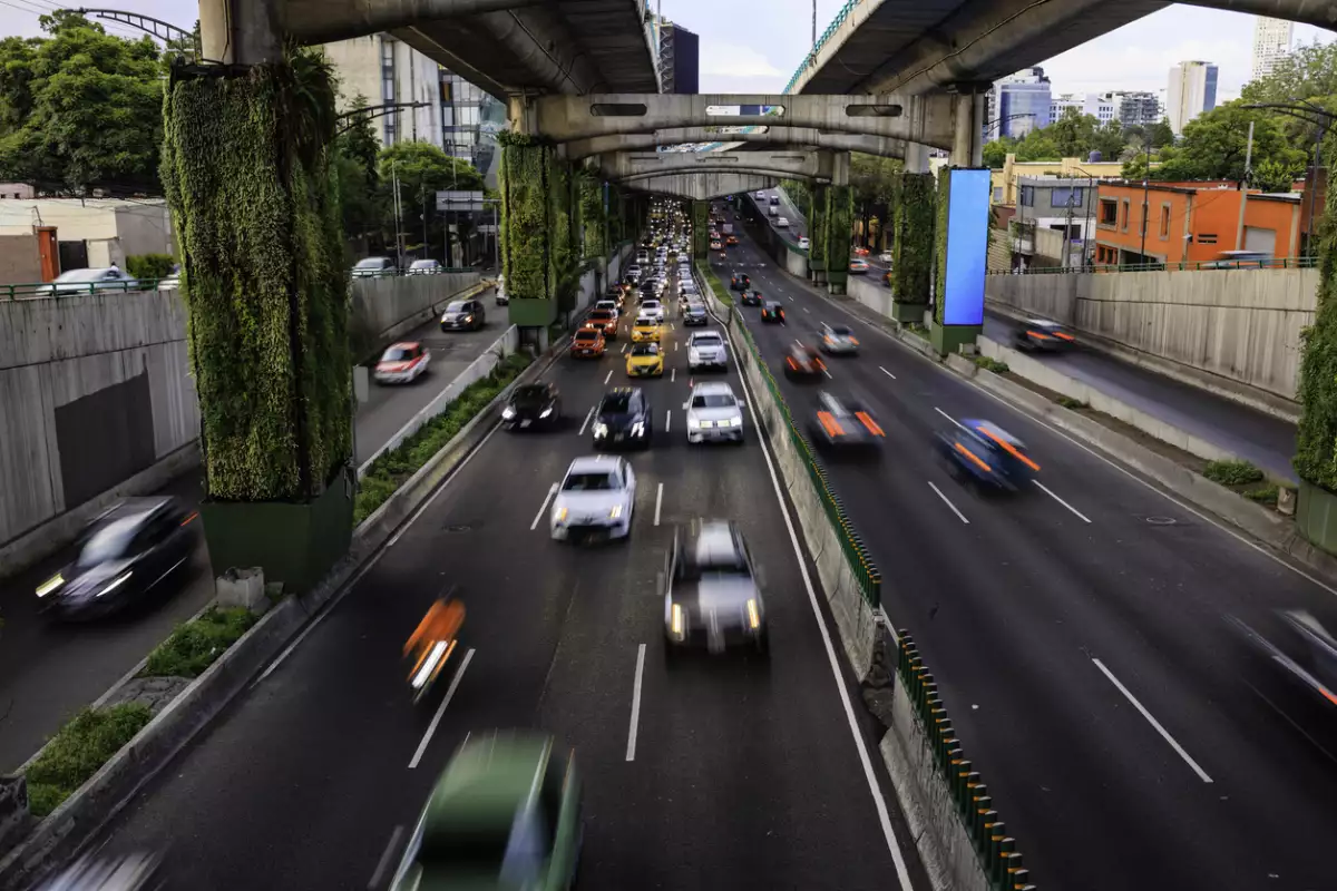 Doble Hoy No Circula, 2 de abril 2025: los autos que no salen por contingencia