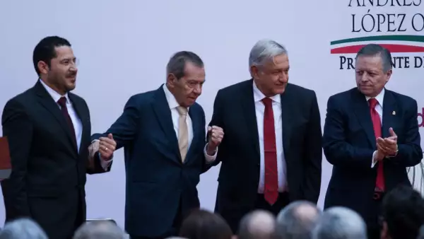 Andrés Manuel López Obrador, presidente de la República, y Arturo Zaldívar Lelo de Larrea, durante el informe de trabajos a 100 días del inicio de la actual administración