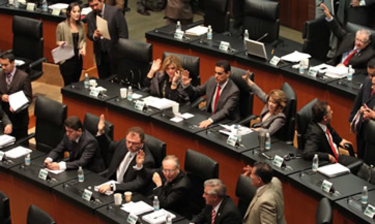 Dentro de los cambios que hicieron los diputados al proyecto original del Ejecutivo federal, y que se mantuvieron en el Senado, destaca el ajuste al precio de la mezcla mexicana de petróleo. (Foto: Notimex)
