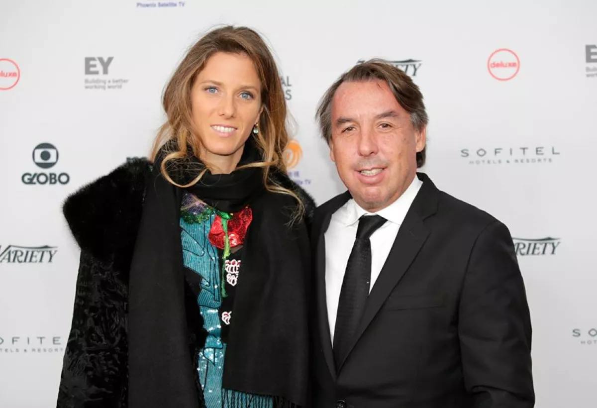 Sharon Fastlicht y Emilio Azcárraga Jean en la gala de los Emmy.