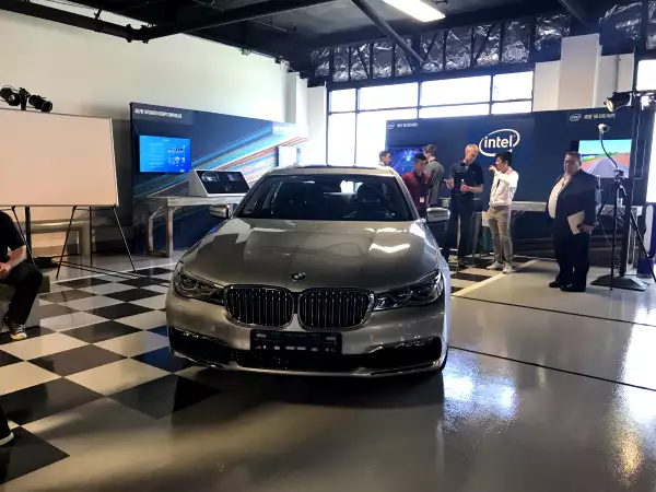 Intel pisa acelerador