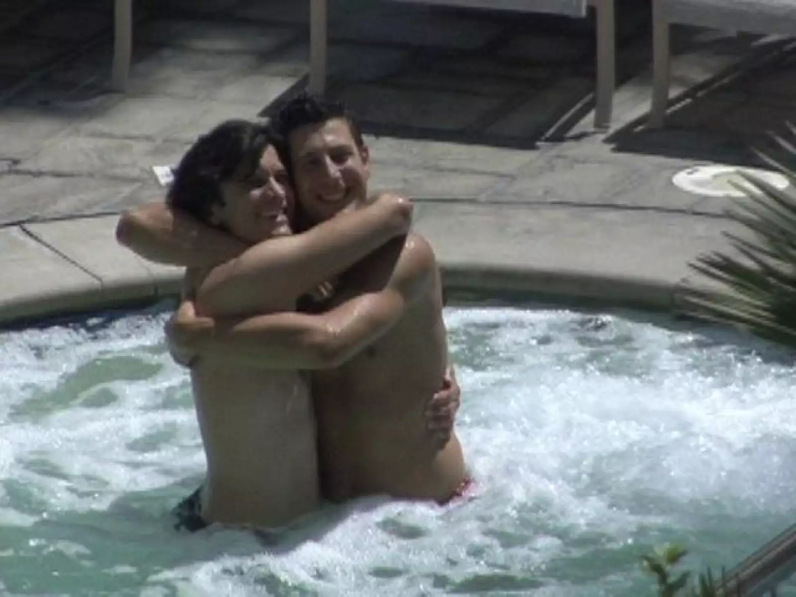 Compañeros en la cancha y amigos en el descando. Al menos así se les ve bromeando un rato.