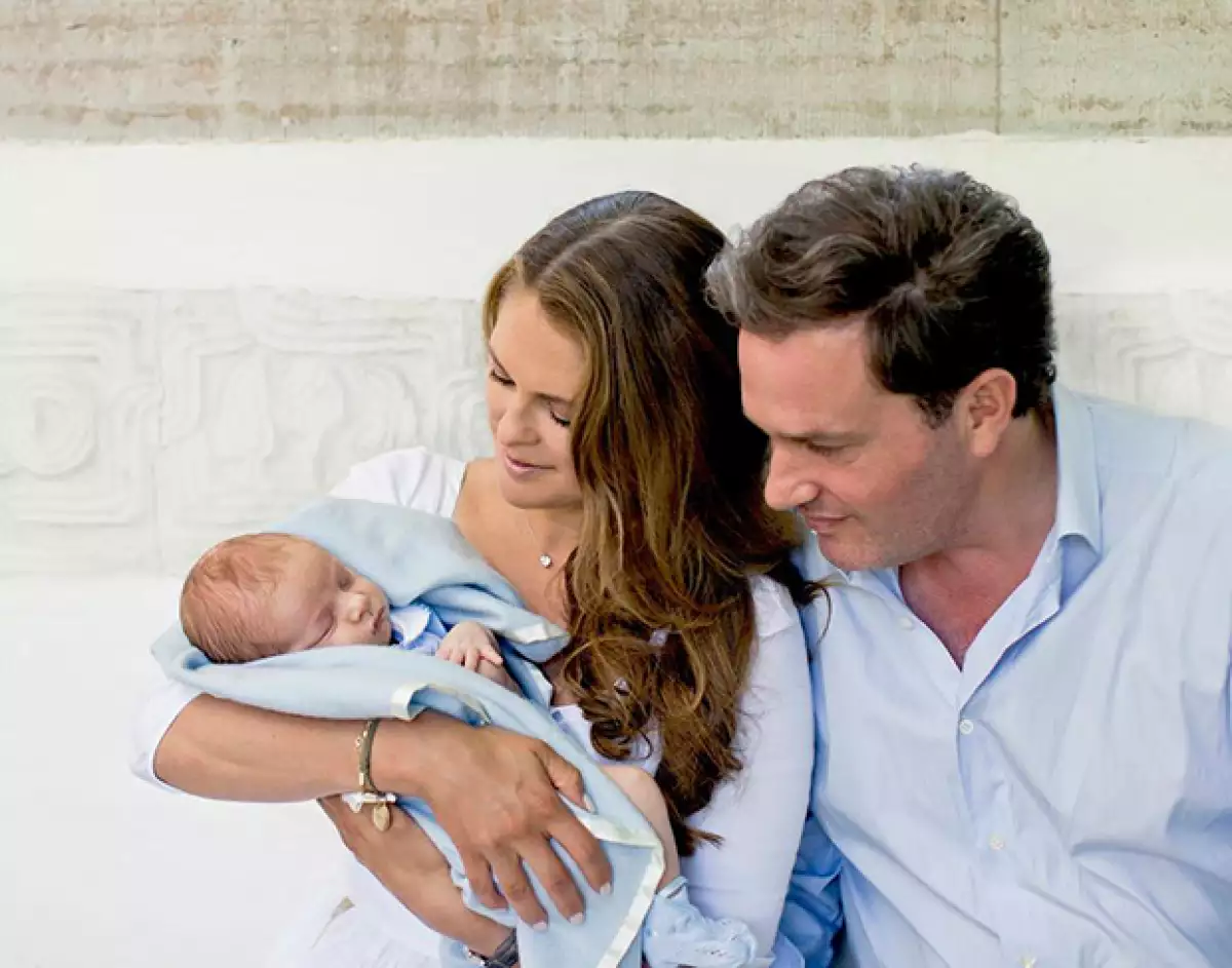 La princesa compartió nuevas fotos de Nicolás, su segundo hijo al lado de Chris O´Neill y que apenas tiene un mes y medio, tomadas durante sus vacaciones de verano.