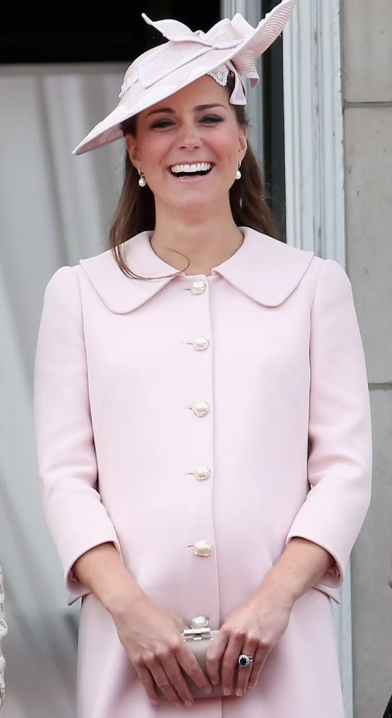 La Duquesa está a unas cuantas semanas de recibir a su hijo o hija, por ello un recuento de las tiendas londinenses donde ella y su mamá Carole han asistido en búsqueda de lo mejor para el heredero.