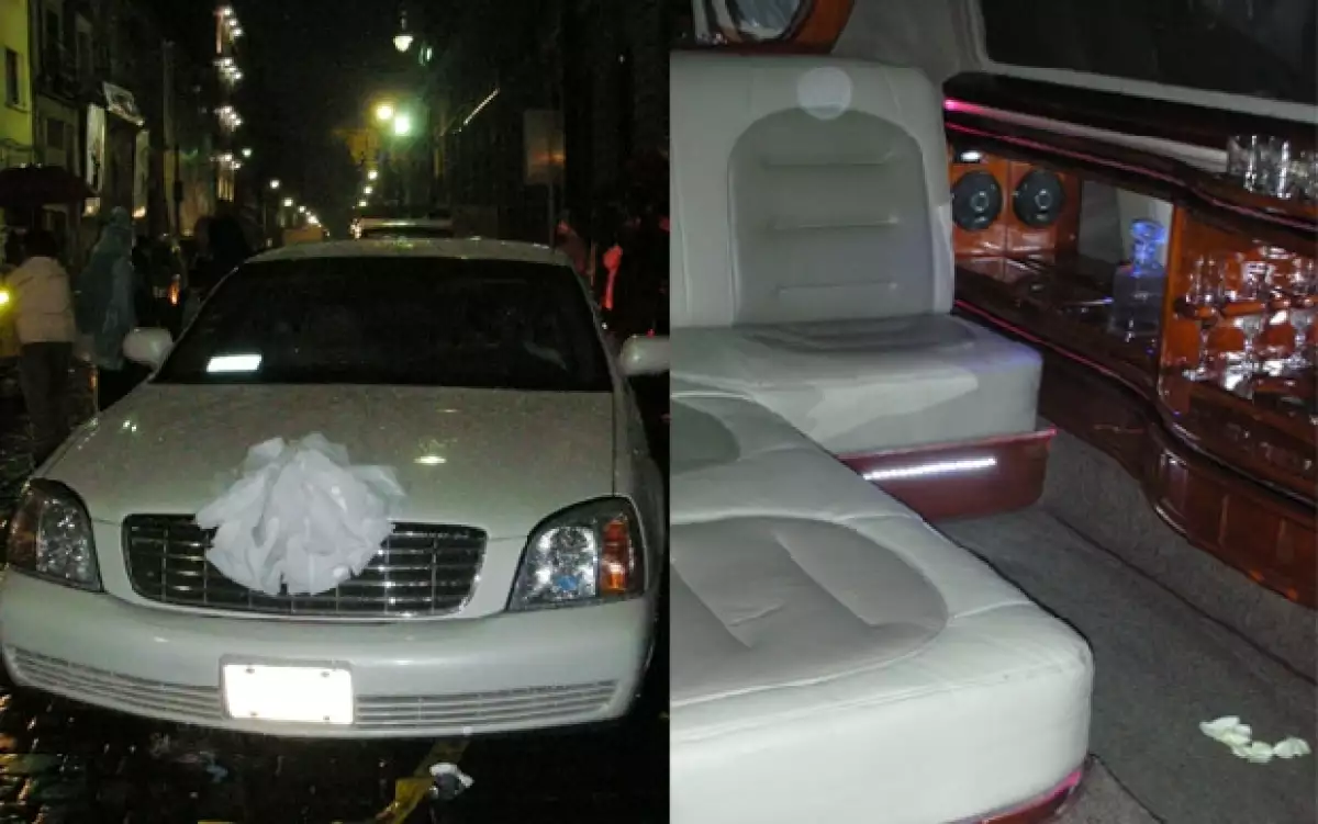 Esta es la limusina en la que Edith González llegó a la Parroquia de Nuestra Señora del Pilar