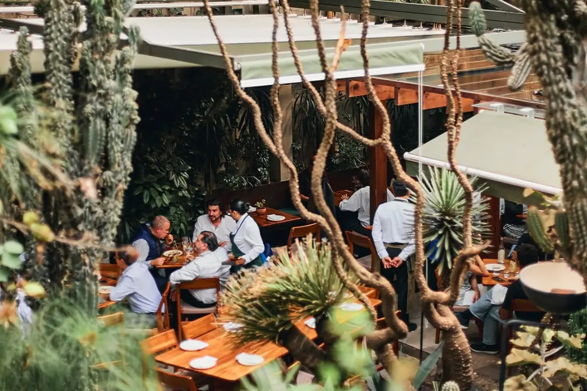 Foto del patio central del restaurante Botánico, en la Condesa