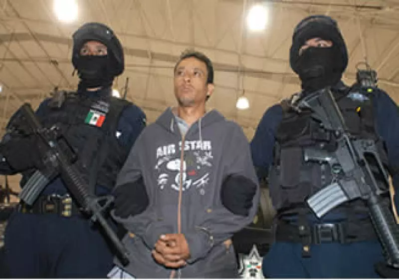 En 2000, luego de ser sentenciado, ‘El Azul’ solicitó su traslado al Cereso de Chilpancingo, en Guerrero, donde consiguió escapar.  