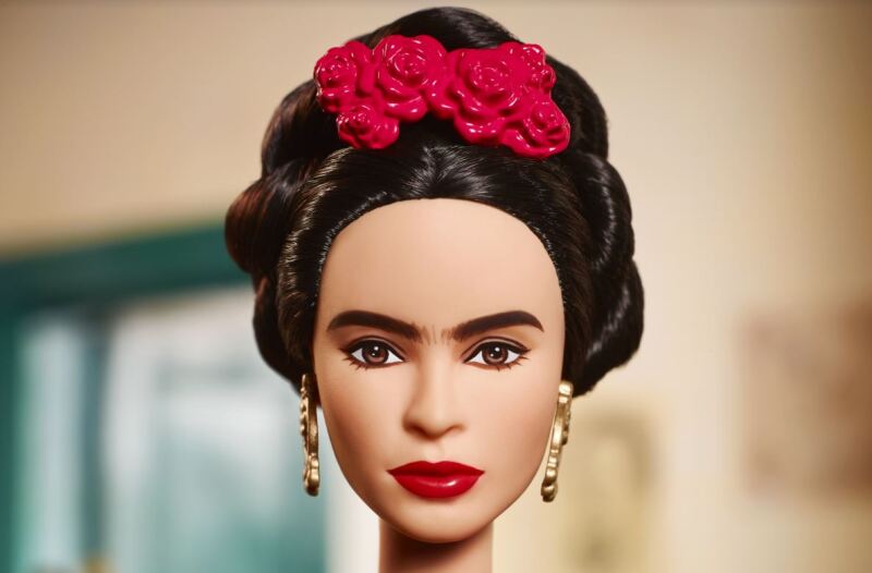 A Salma Hayek No Le Gusto La Barbie De Frida Kahlo