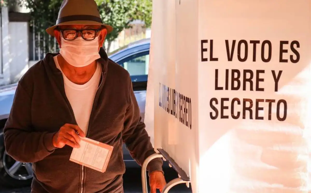 voto con cubrebocas.jpeg