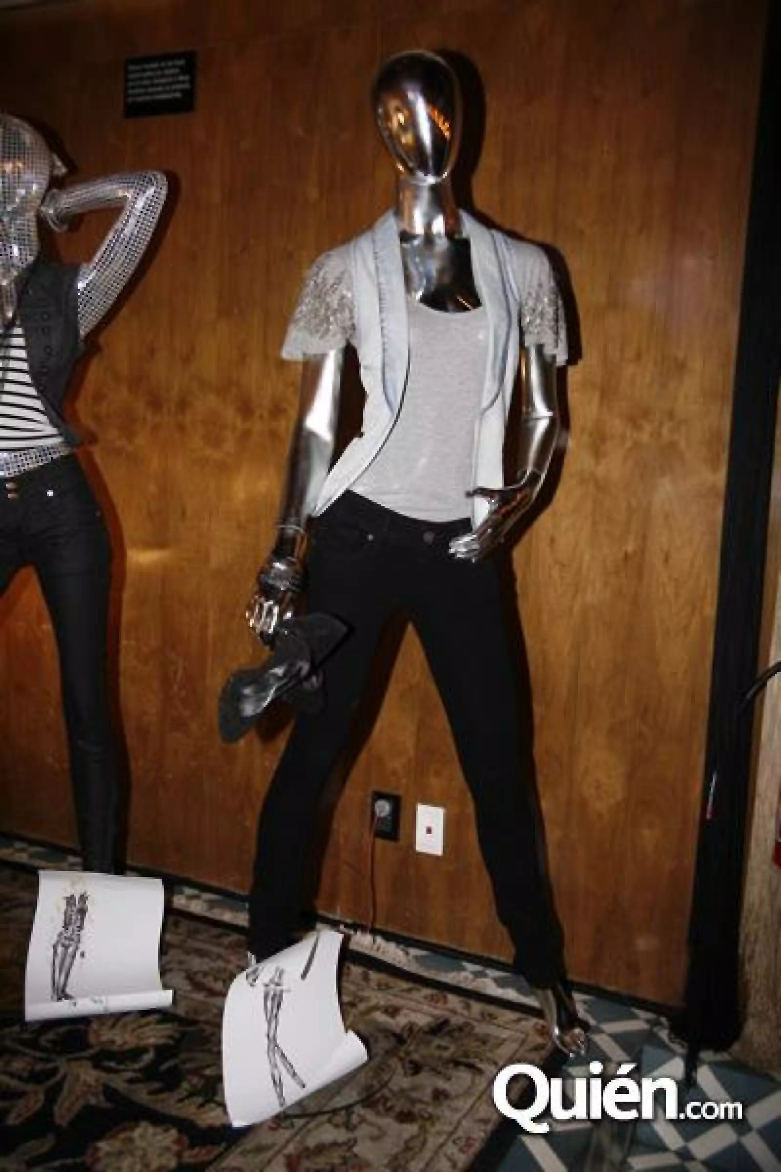 Presentación ropa estilo Thalia