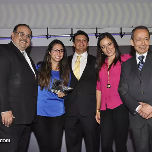 Fernando Flores, Gaby Bonilla, Alejandro Fernández, Valeria Hernández y Carlos Gómez Palacios