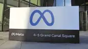 Logo de Meta fuera de sus oficinas.