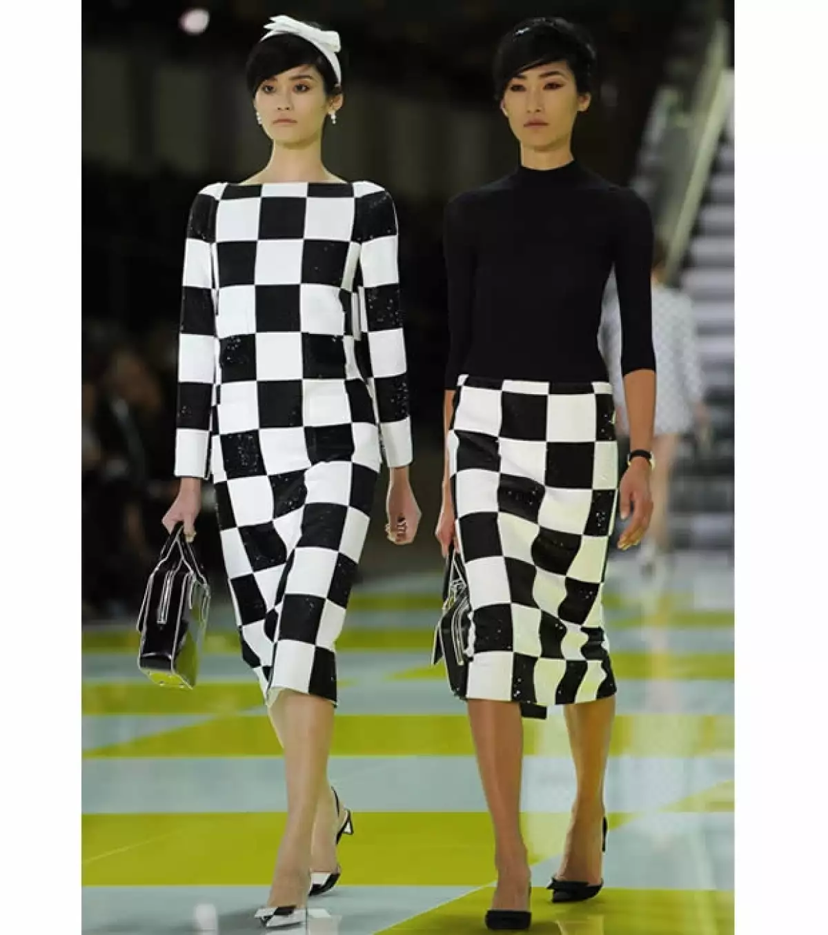 La casa francesa sorprendió con la presentación de su colección estival, exhibida hoy en el Palais Royal durante el Marco de la Moda de la Ciudad Luz. Aquí te compartimos lo más destacado del desfile.