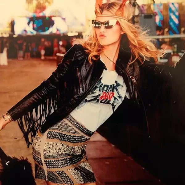 Instagram: @lenagercke.