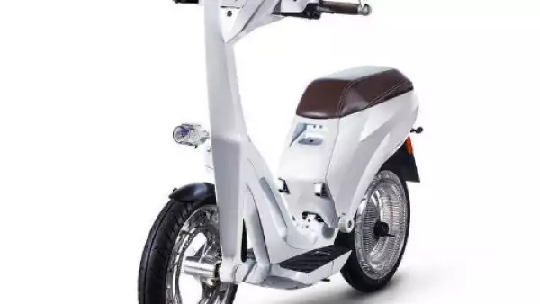 Ujet scooter el�ctrico ruso