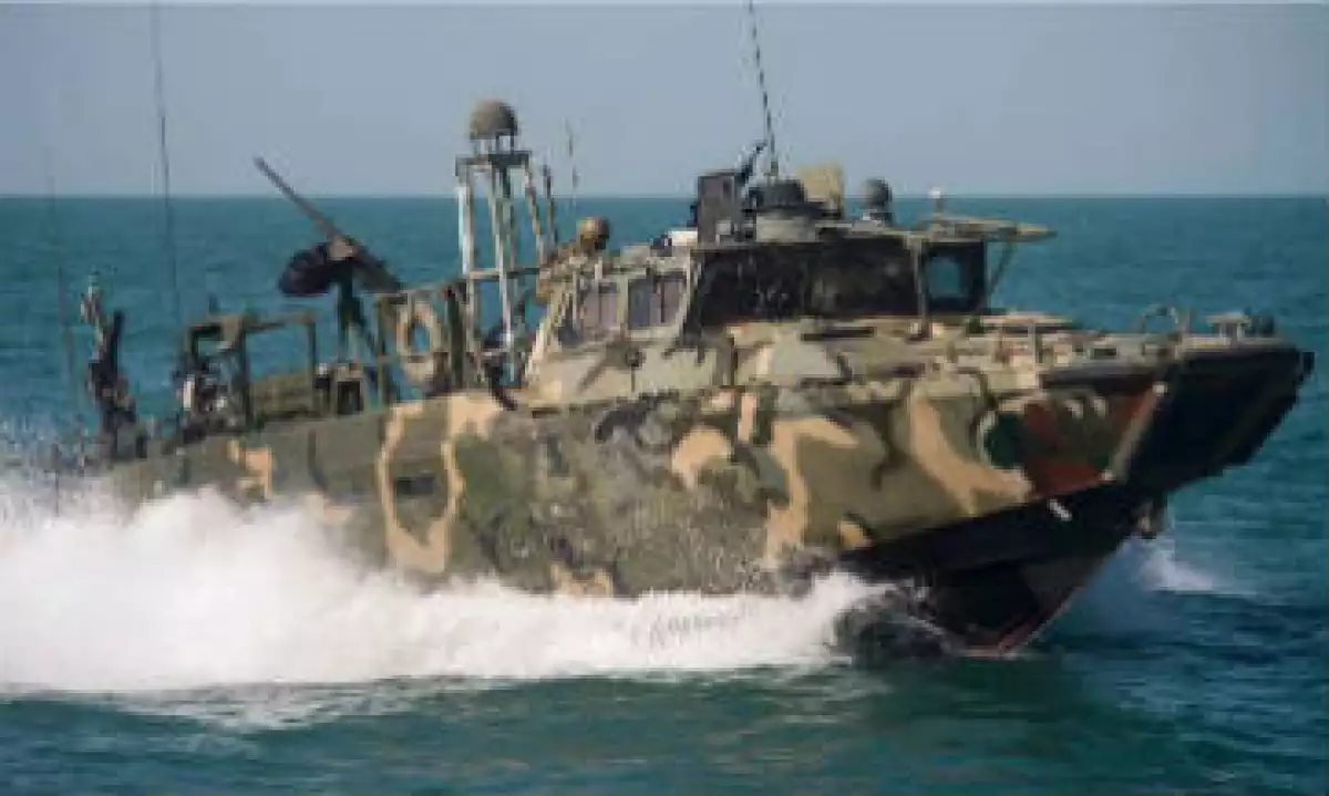 Aparentemente las embarcaciones entraron en aguas territoriales de Irán cerca de la isla Farsi, donde hay una base militar iraní. (Foto: U.S. Navy/archivo)